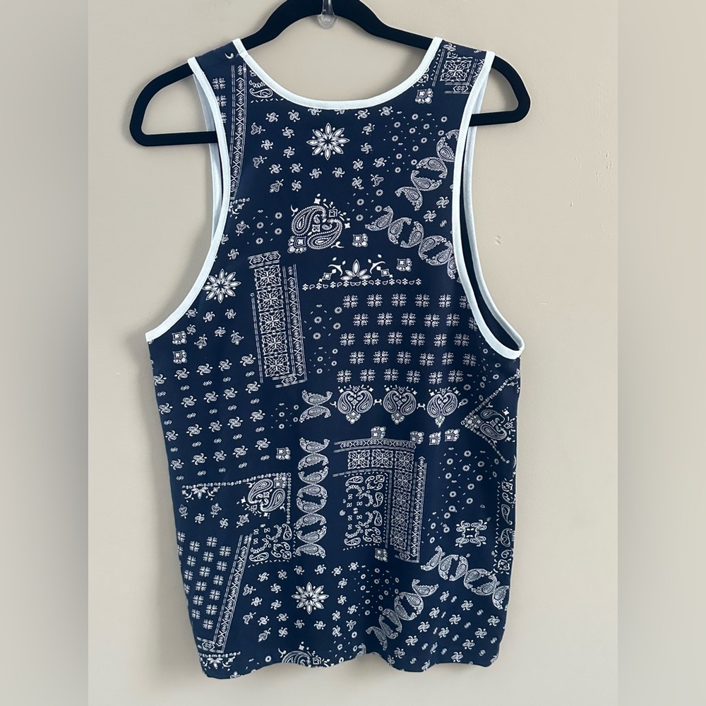 NWT Men's Navy Bandana Print Tank Top Size M - Picture 2 of 5